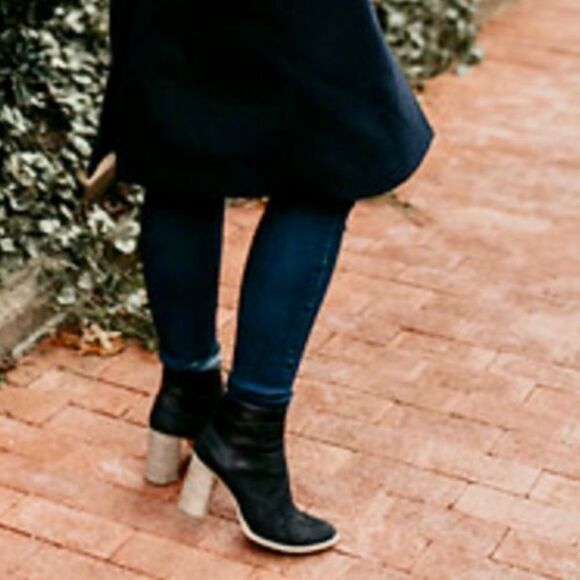 M. Gemi The Finezza Black Leather Ankle Boots - Picture 2 of 13